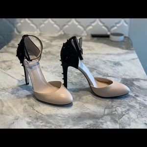 Bcbg Spike heel cream and black pump